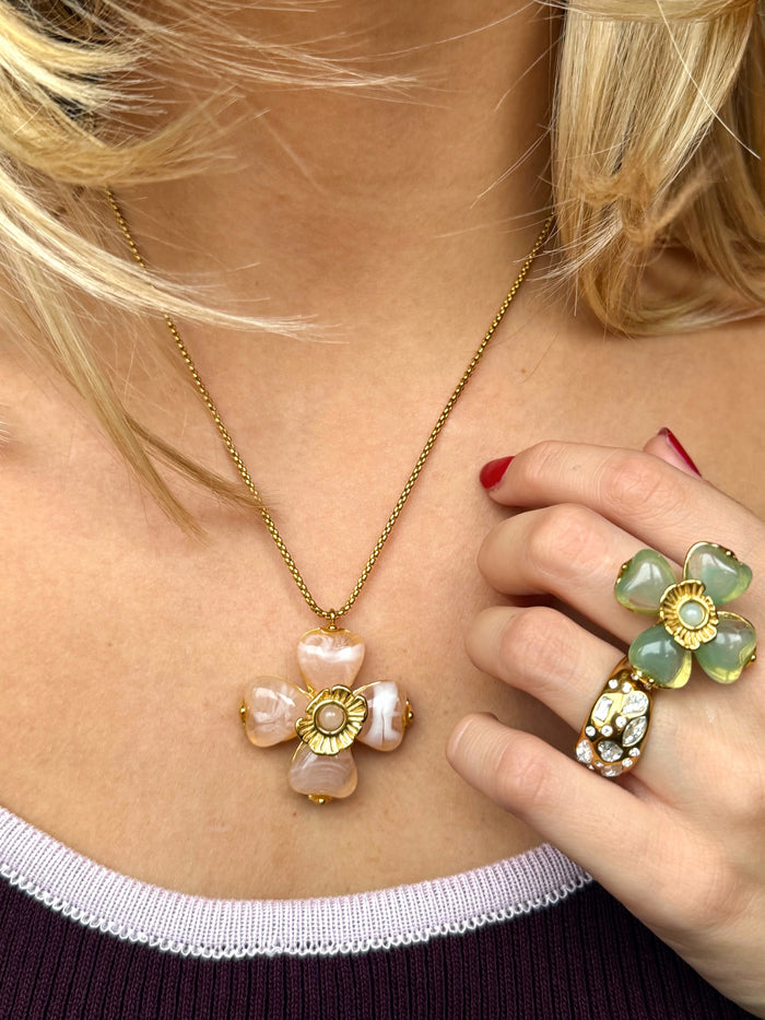 Lucky Livia Necklace Pink